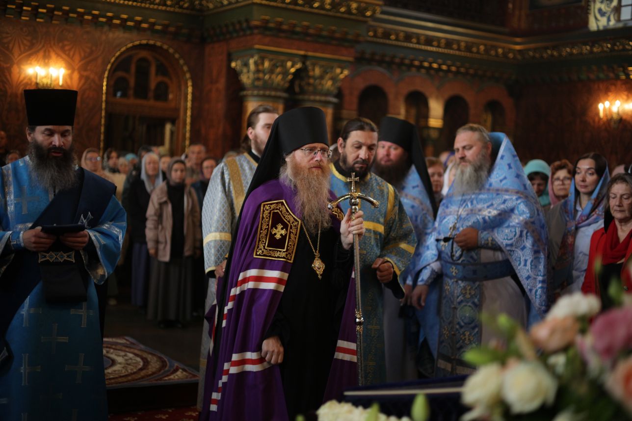 Праздничные богослужения Успения Пресвятой Богородицы на Санкт-Петербургском подворье Оптиной пустыни