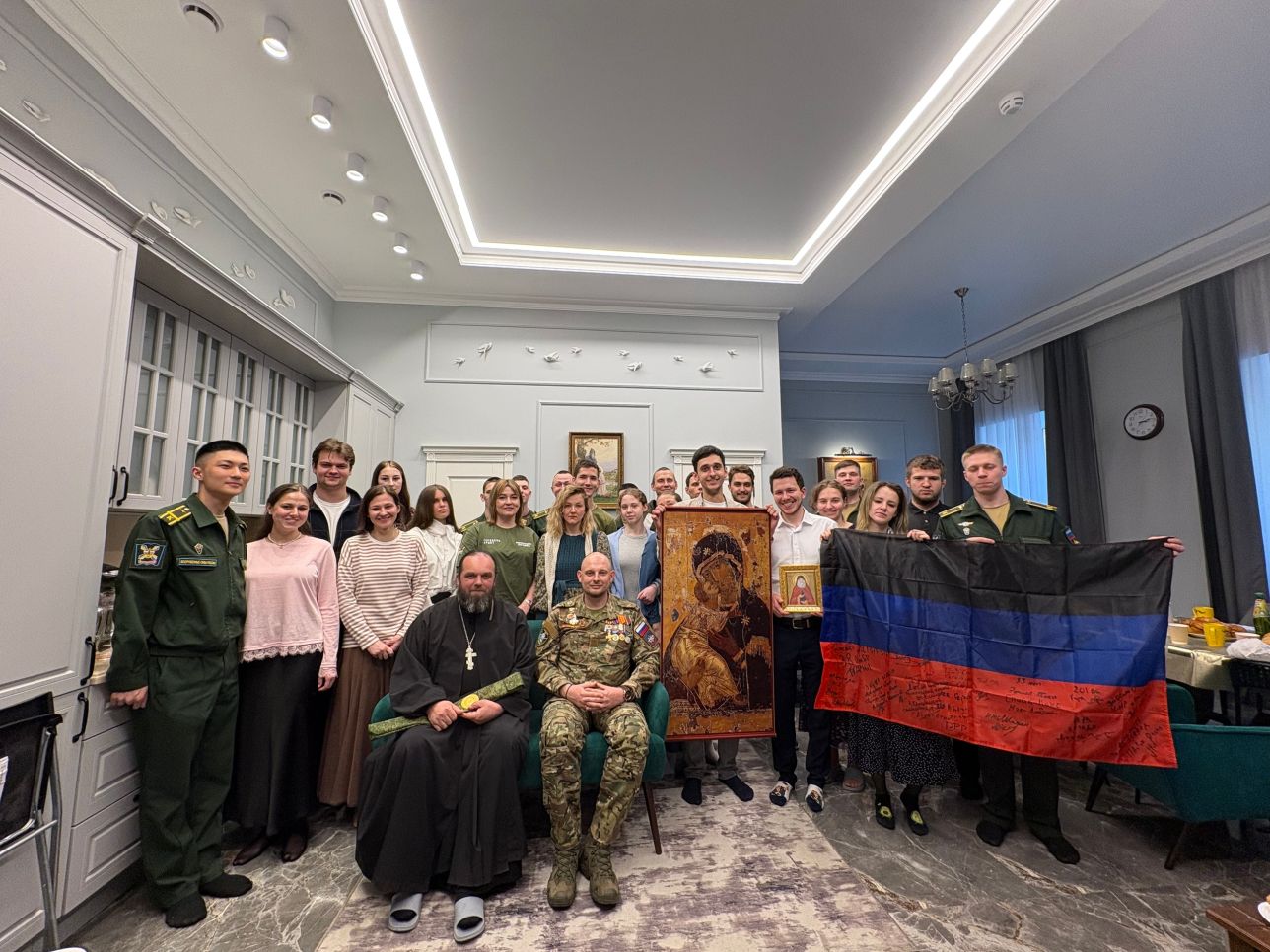 17 мая в Молодежном объединении Успенского подворья прошла встреча, посвященная подвигу защитников Отечества в зоне проведения специальной военной операции