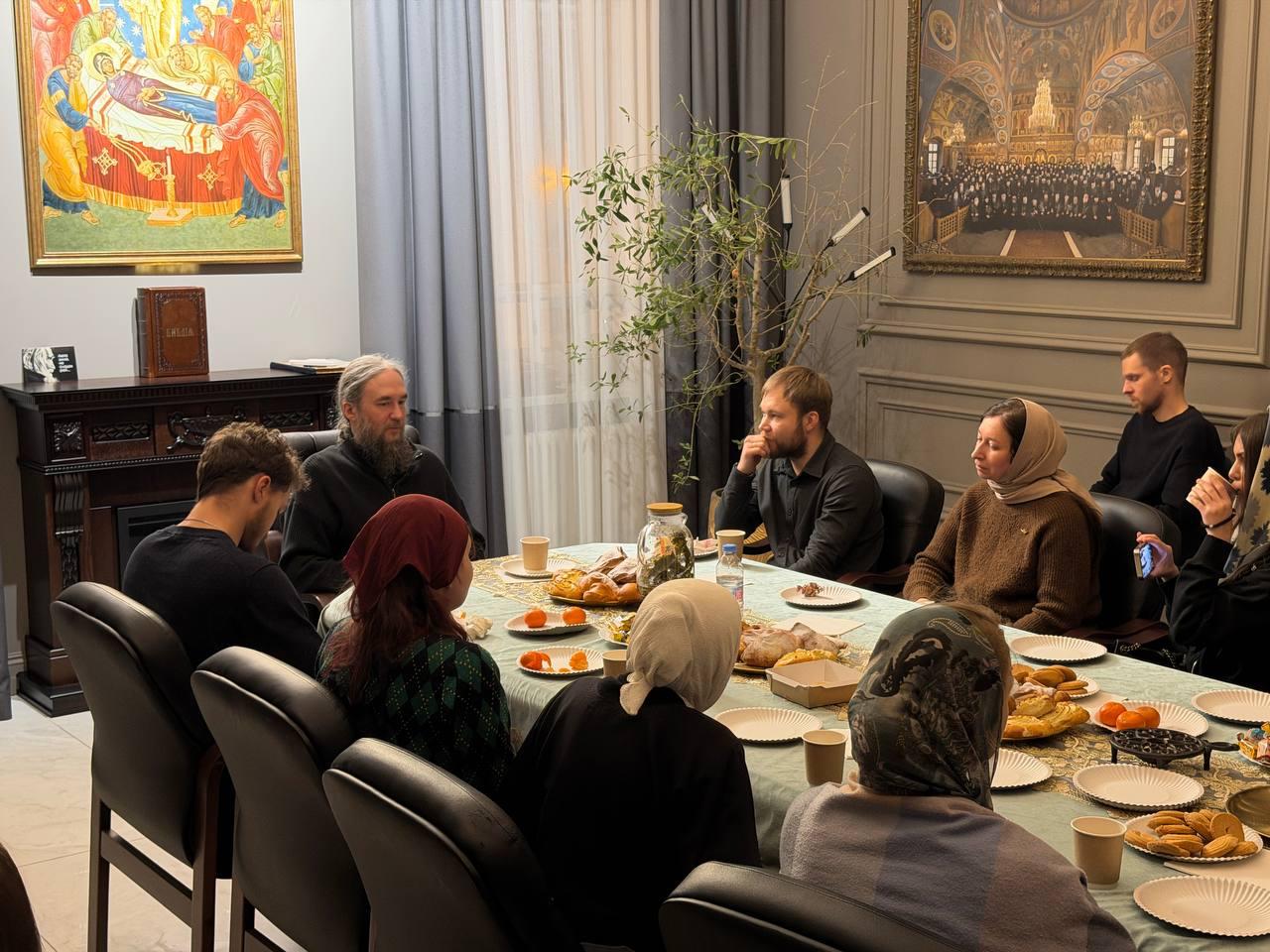 «Вспомнить отца»: на Успенском подворье прошел вечер памяти архимандрита Венедикта (Пенькова)